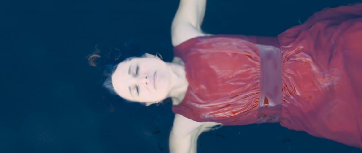 Gesehen: Anima - Die Kleider meines Vaters (2022) - Mehr als nur Nabelschau