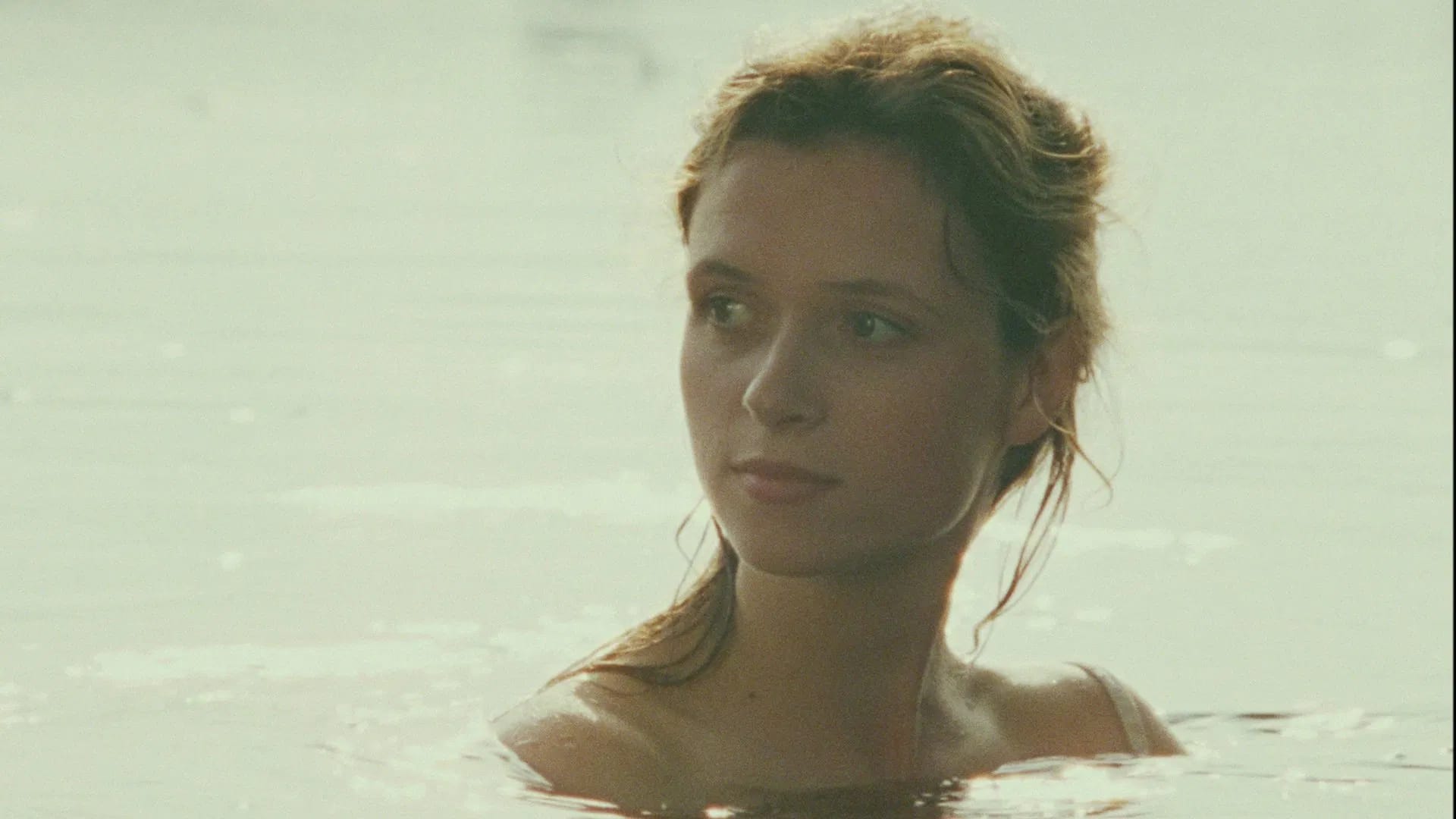 Gesehen: Scarlet (2022) - Nach dem Krieg ist vor dem Krieg