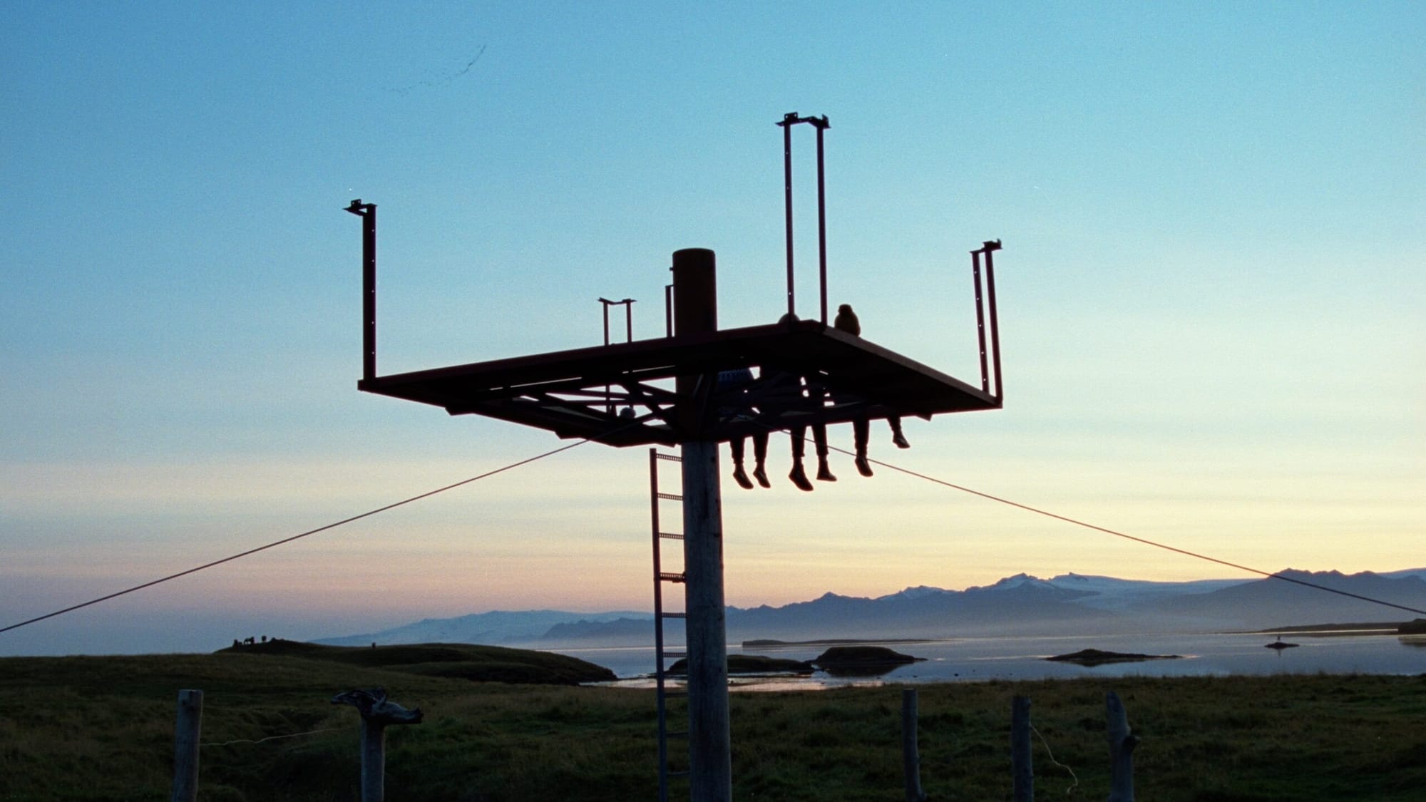 Nest (2022) - 20 Minuten Baumhaus