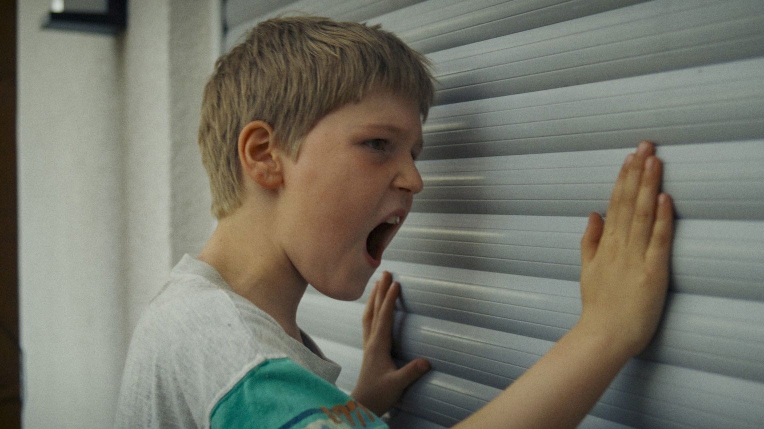 Mit der Faust in die Welt schlagen (2025) - Schweigen bis zum Tod?