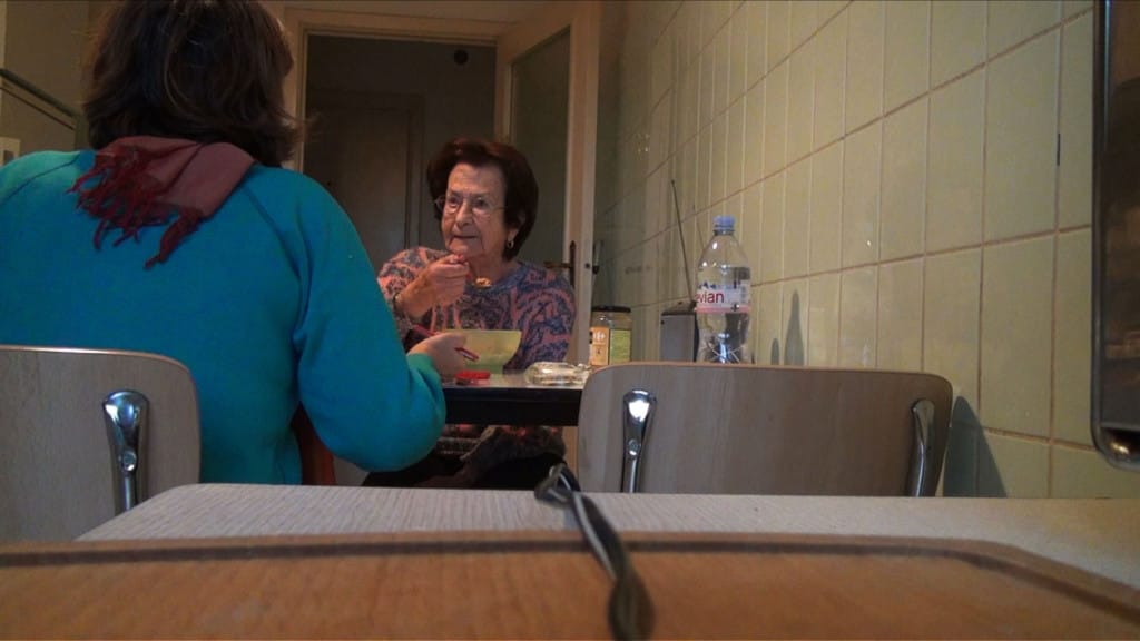 Gesehen: No Home Movie (2015) - Erodieren im Sturm der Zeit