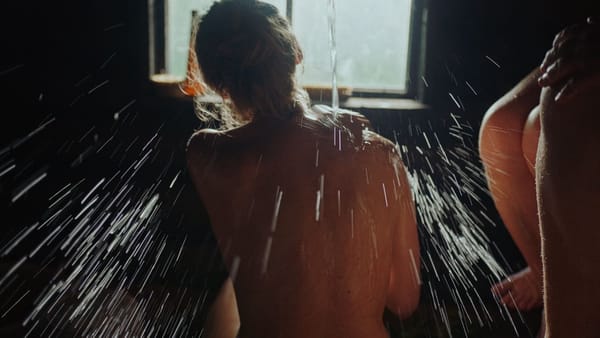 Gesehen: Smoke Sauna Sisterhood (2023)