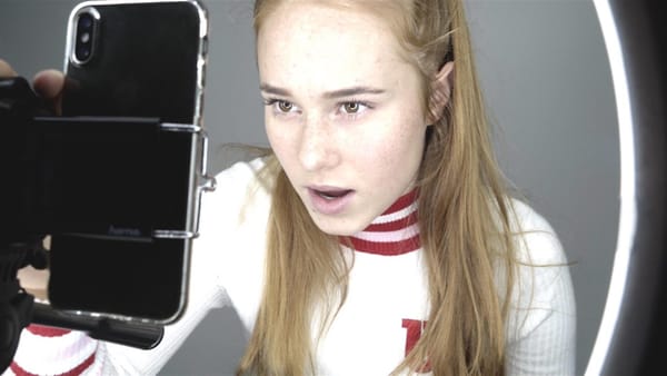 Gesehen: Girl Gang (2022) - Gefangen in leeren Hüllen