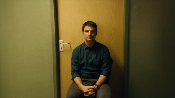 Gesehen: Exil (2020) - In den Eingeweiden des Ungeheuers